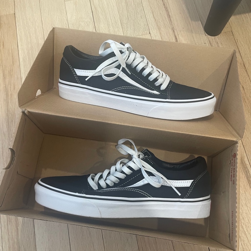 Men’s vans old skool worn 2 times size 9